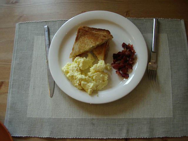 Lunch. Elvis sandwich, bacon and scramled eggs.