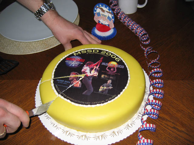 Cut a six-inch valley through the middle of the cake