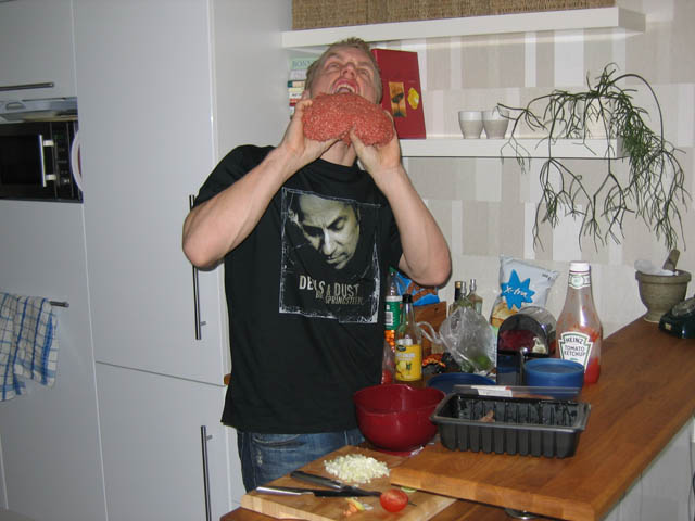 "- I am SOOOO huuungry!!!!"